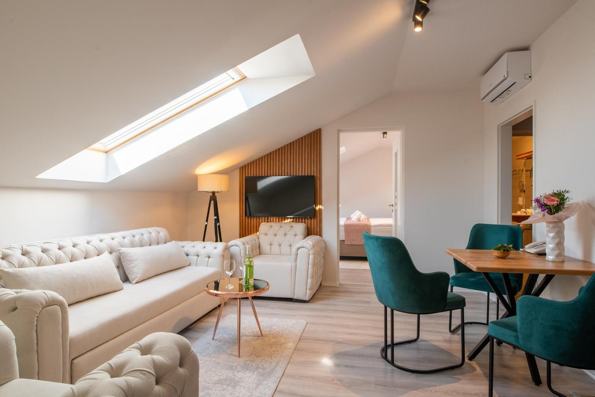 Holdvirag Hotel Sárvár Екстериор снимка