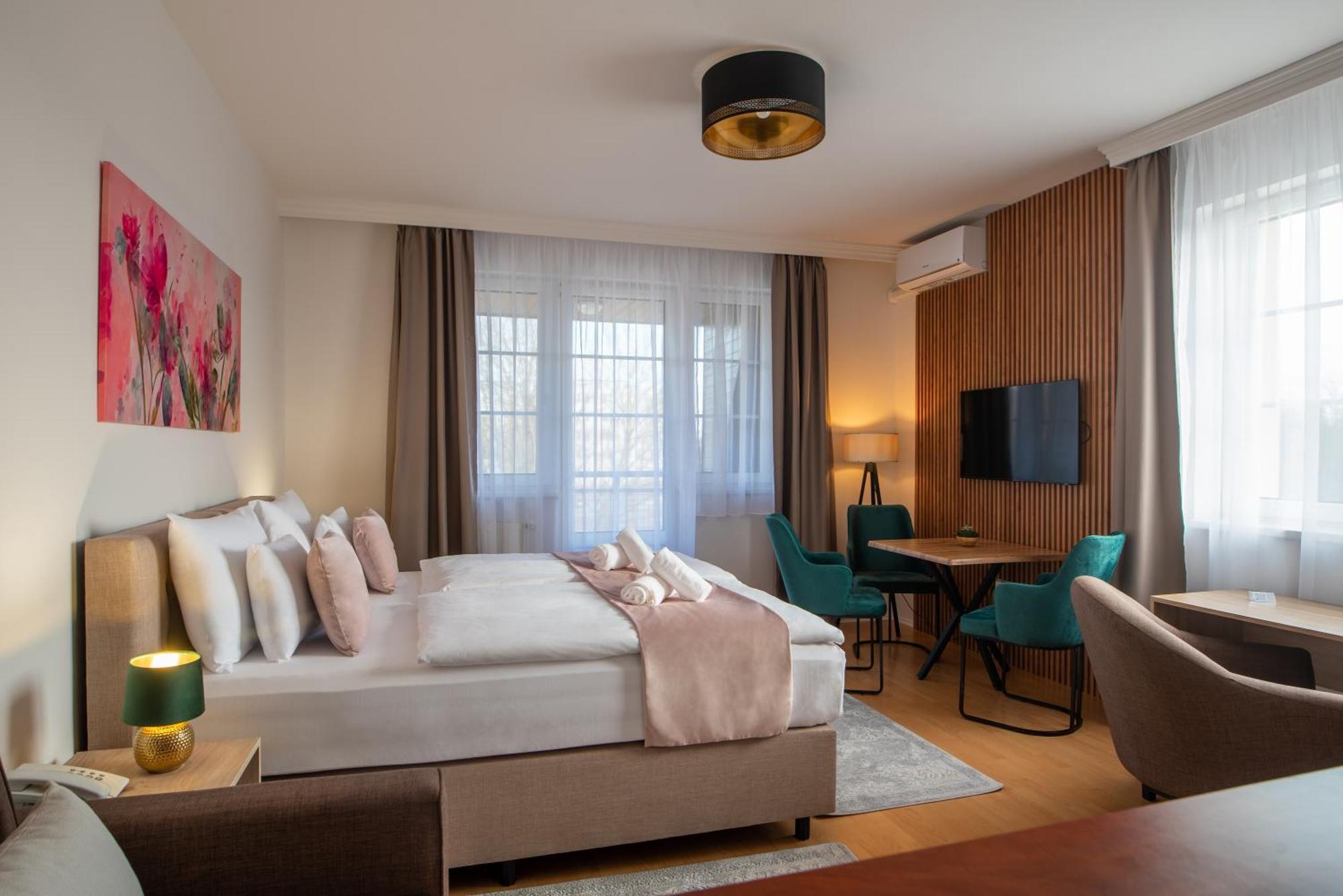 Holdvirag Hotel Sárvár Екстериор снимка