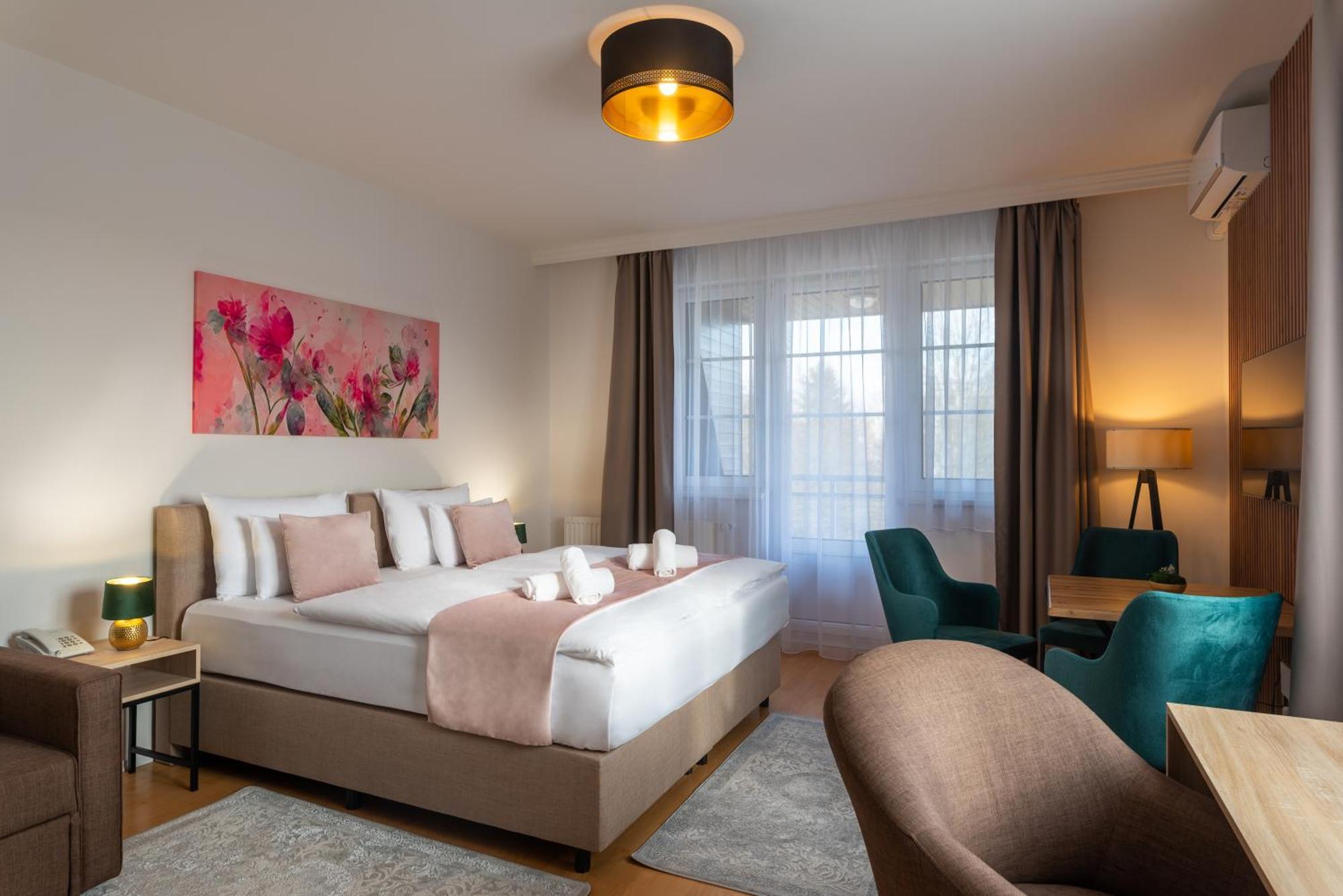 Holdvirag Hotel Sárvár Екстериор снимка