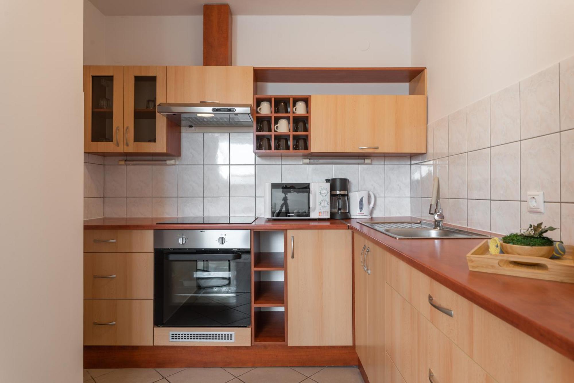 Holdvirag Hotel Sárvár Екстериор снимка