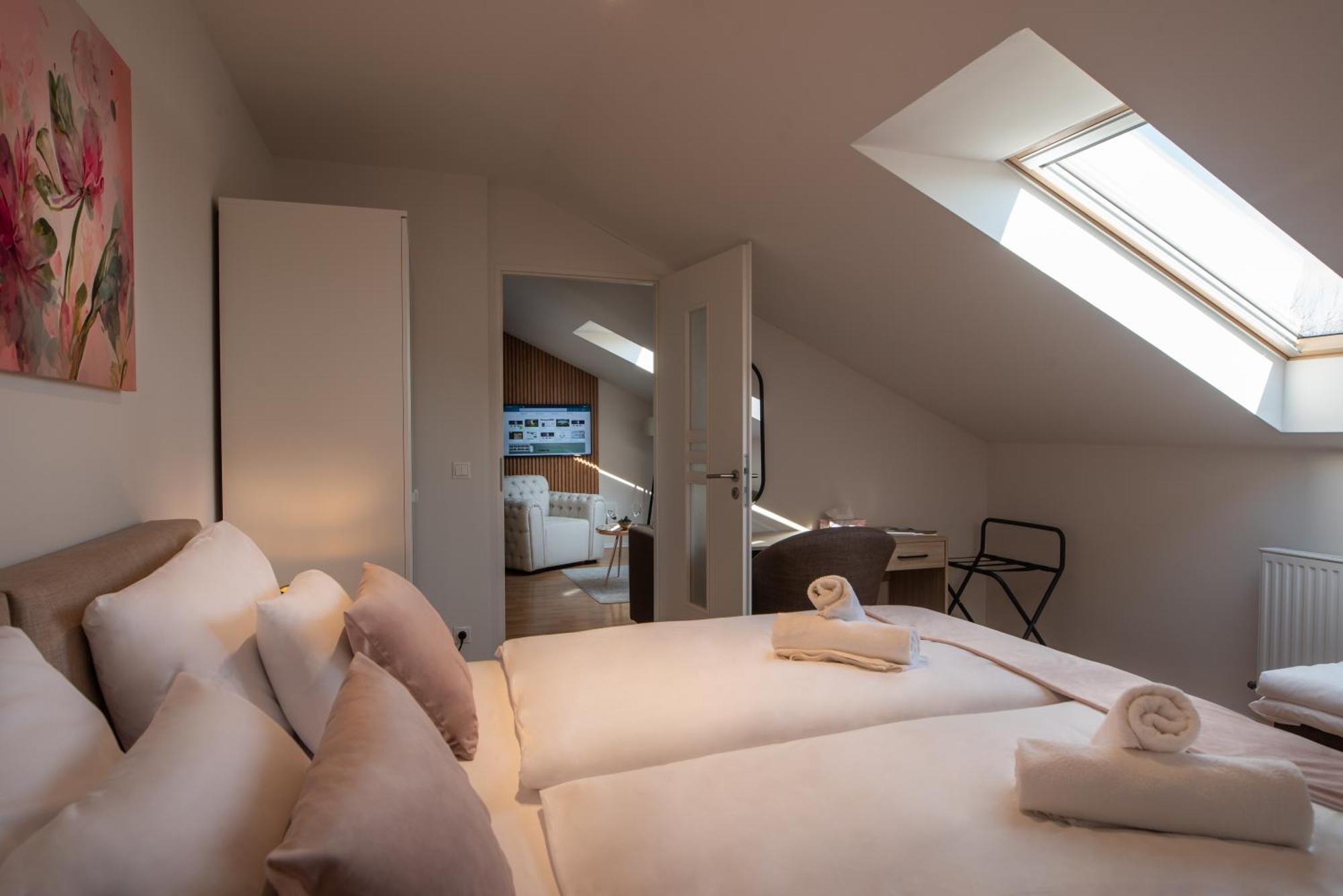 Holdvirag Hotel Sárvár Екстериор снимка