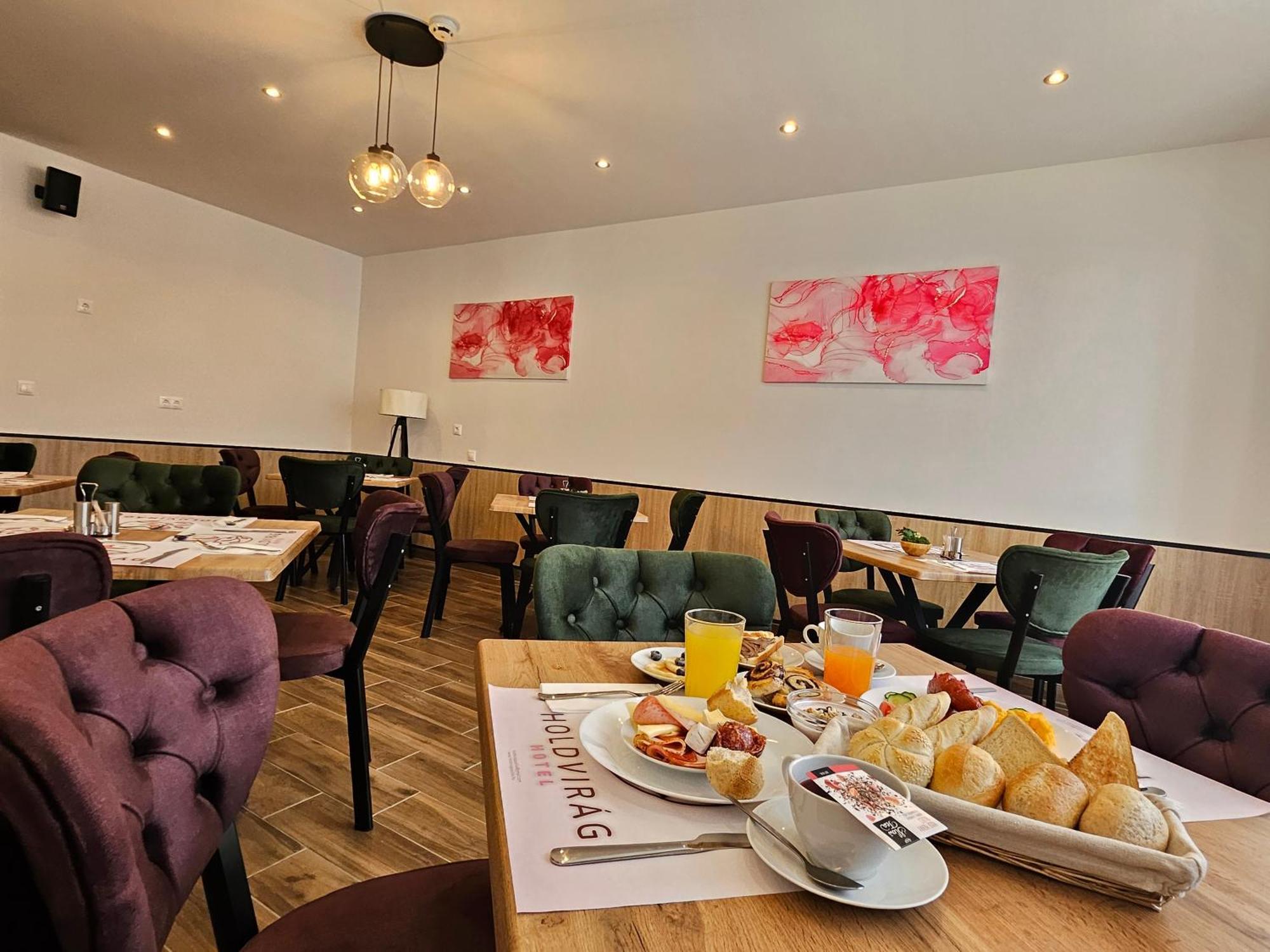 Holdvirag Hotel Sárvár Екстериор снимка