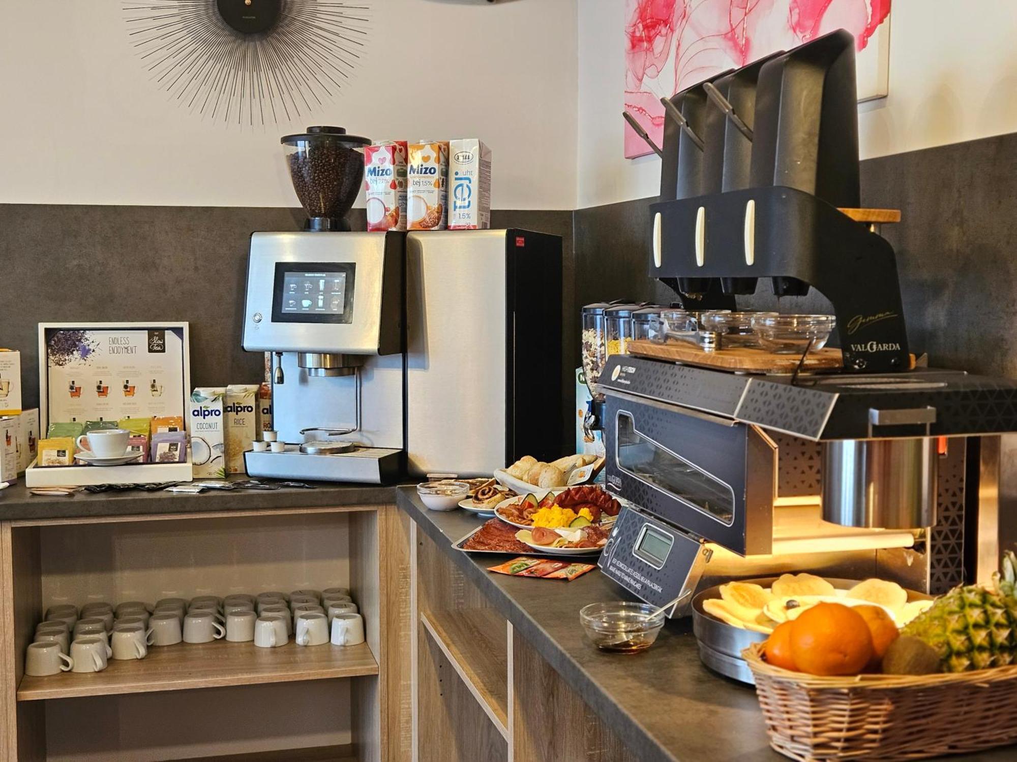 Holdvirag Hotel Sárvár Екстериор снимка