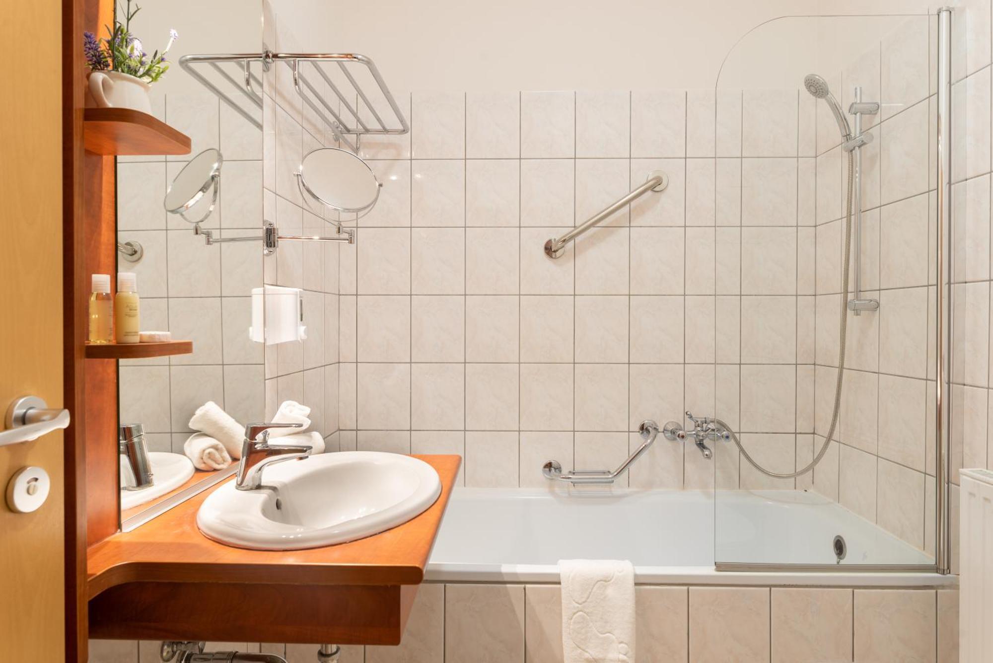 Holdvirag Hotel Sárvár Стая снимка