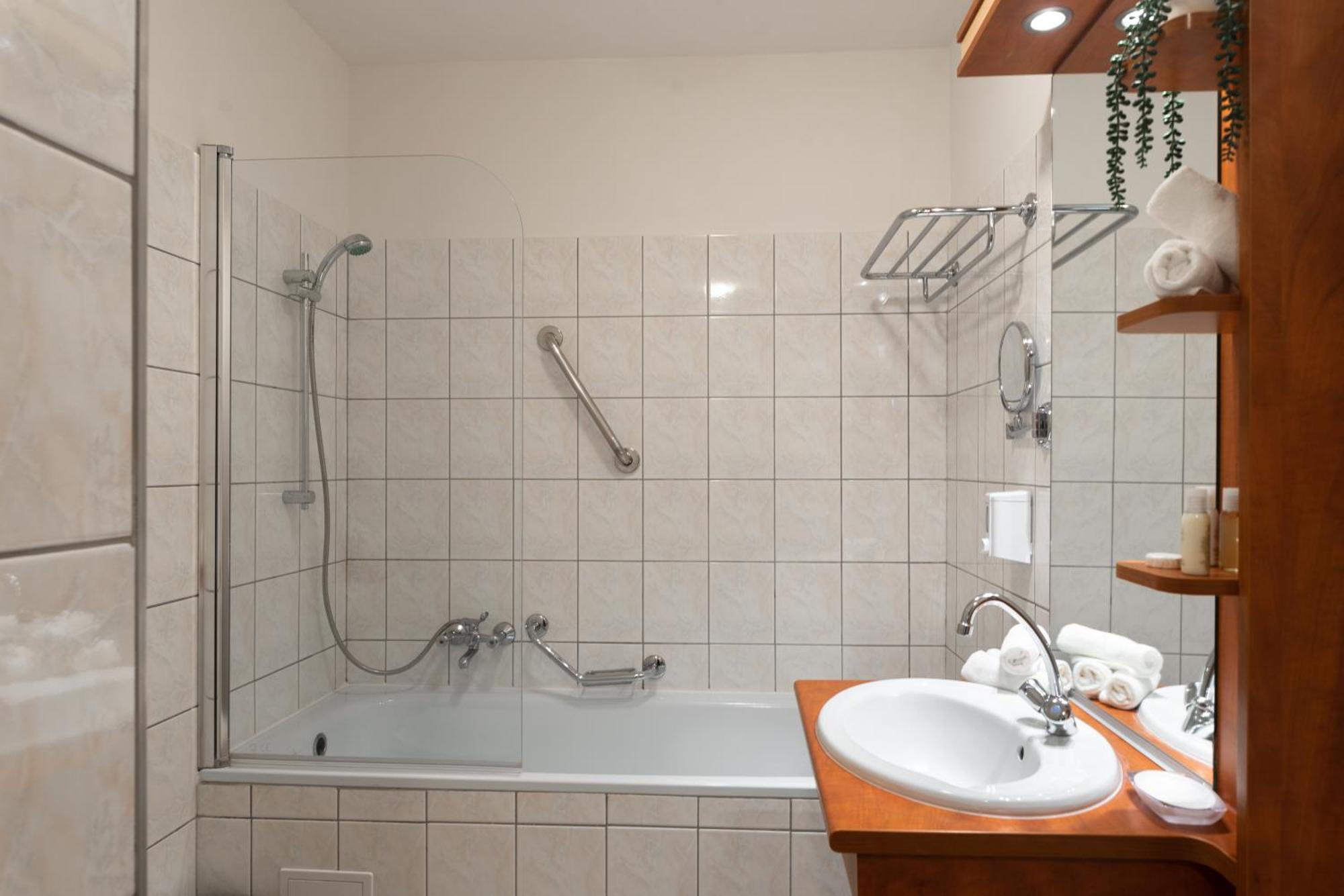 Holdvirag Hotel Sárvár Стая снимка