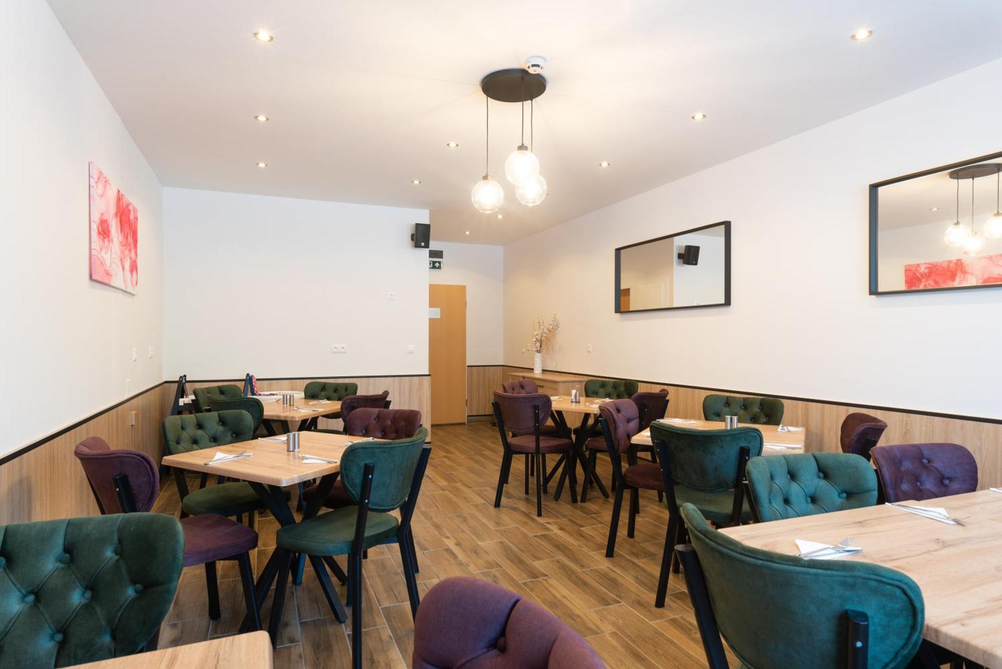 Holdvirag Hotel Sárvár Екстериор снимка