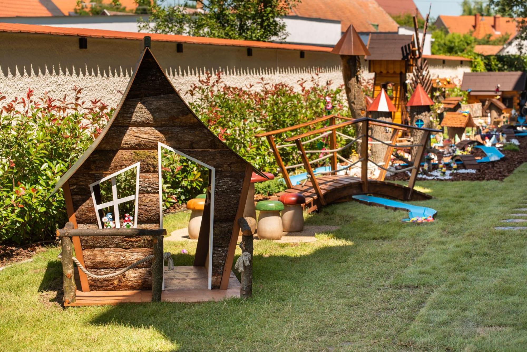 Holdvirag Hotel Sárvár Екстериор снимка