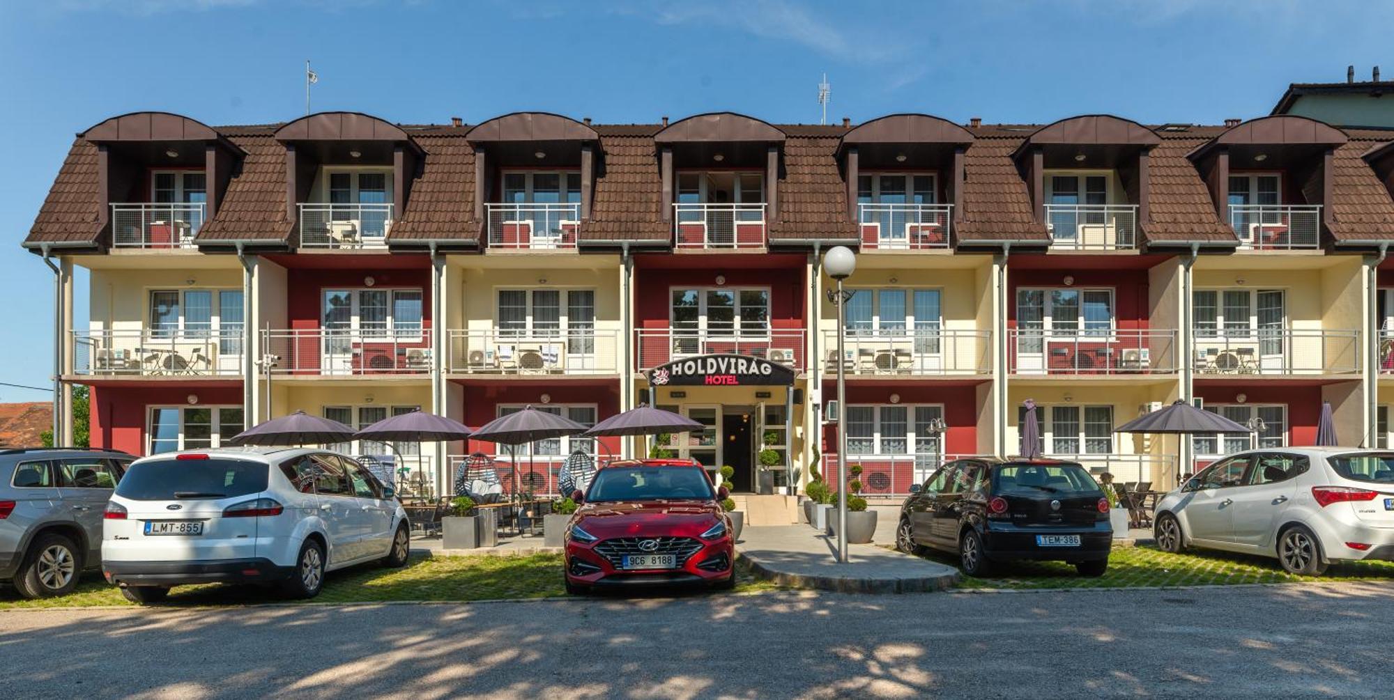 Holdvirag Hotel Sárvár Екстериор снимка