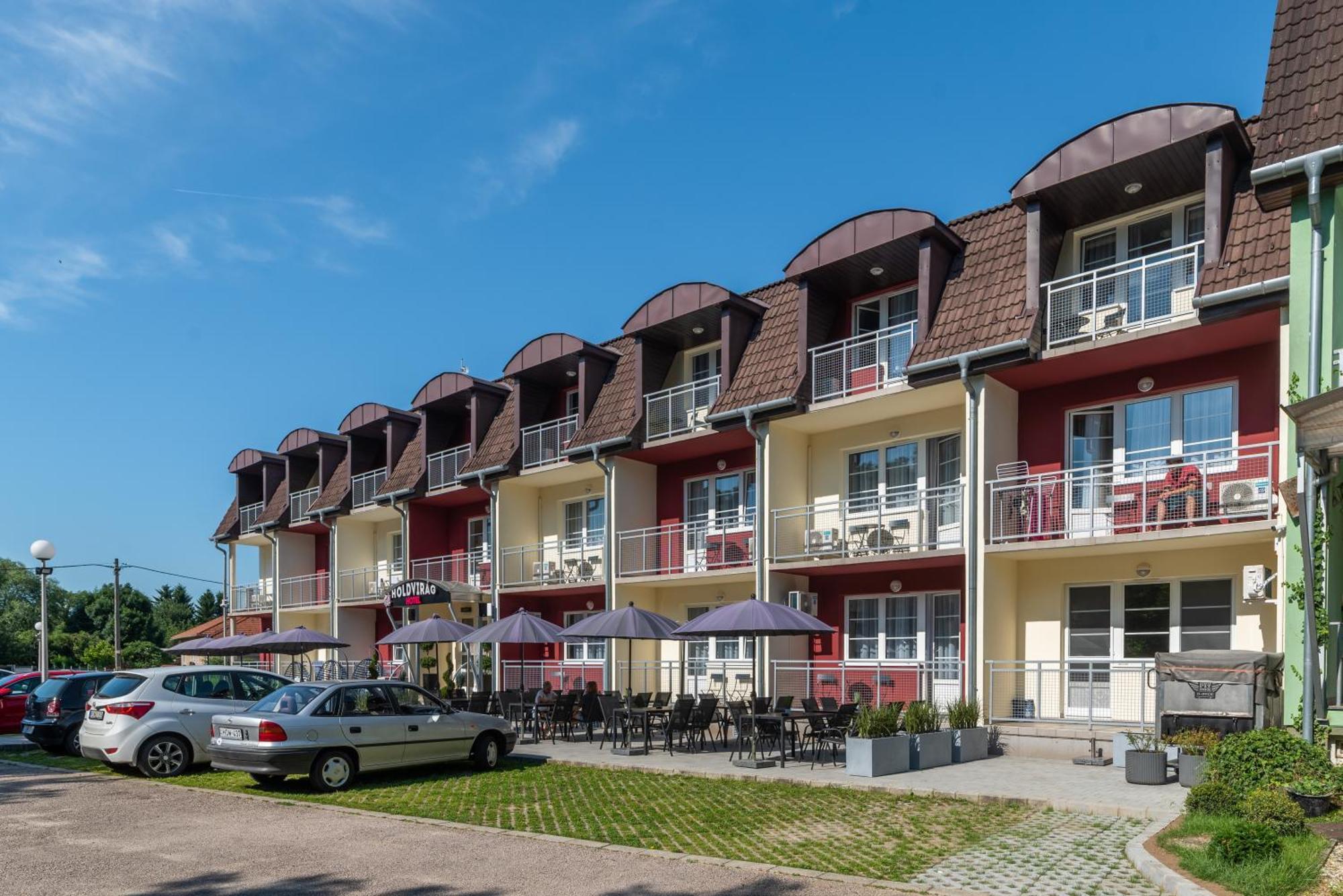 Holdvirag Hotel Sárvár Екстериор снимка